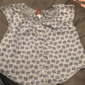 Tea
collection girls shirt size 6.